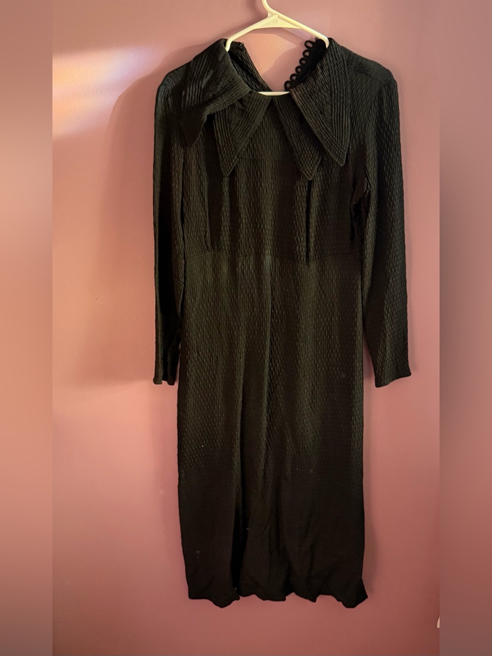 Vintage 70s Black Crinkle Dress Oversized Pointed Collar Gothic Mod XS